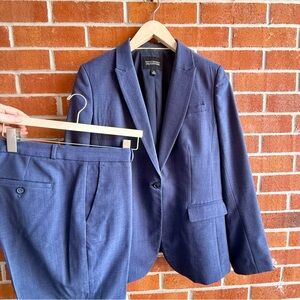 Ladies Banana Republic Classic Navy Suit (pant)